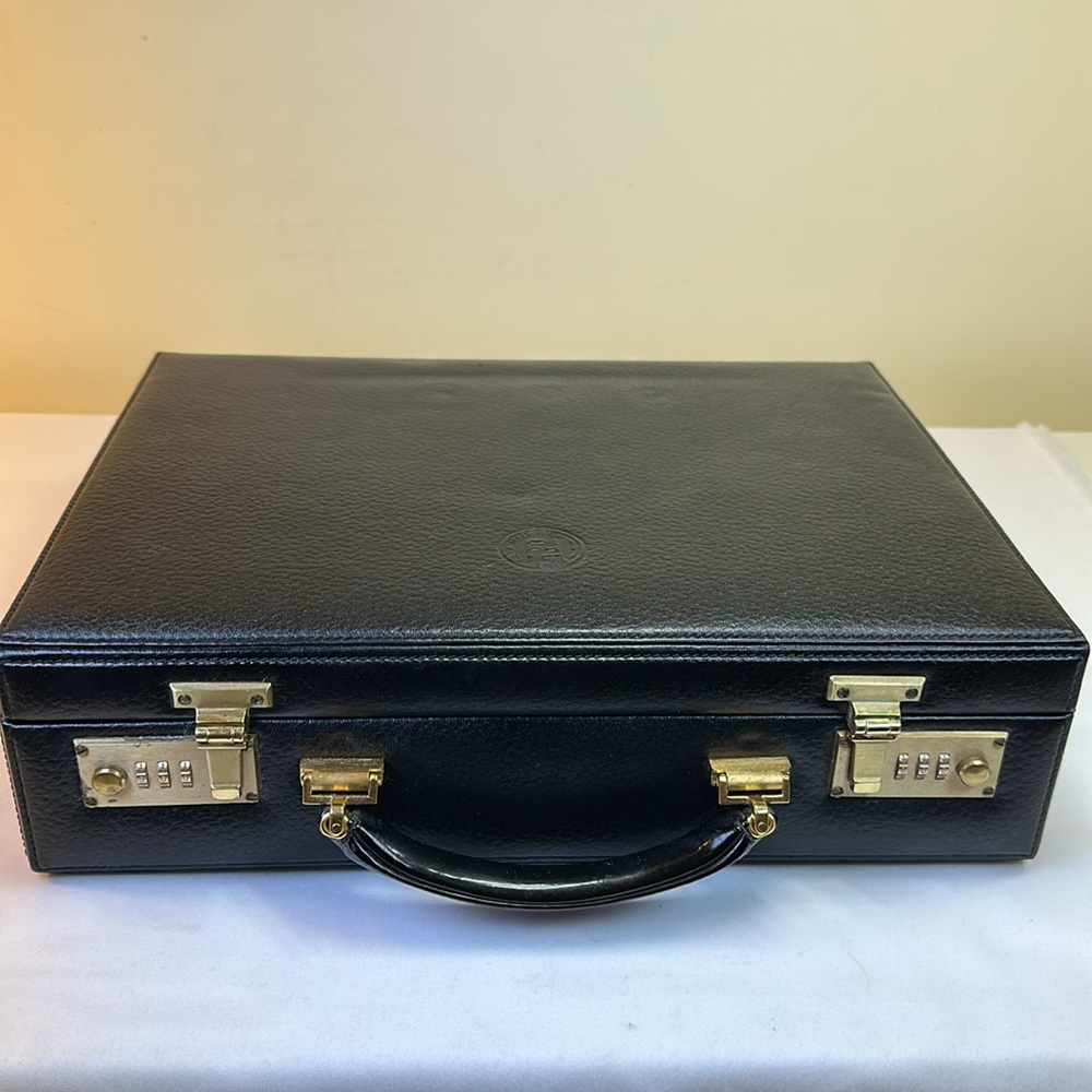 Fendi RARE Vintage Train Beauty Case Leather over wood padded Velour interior - Picture 13 of 17